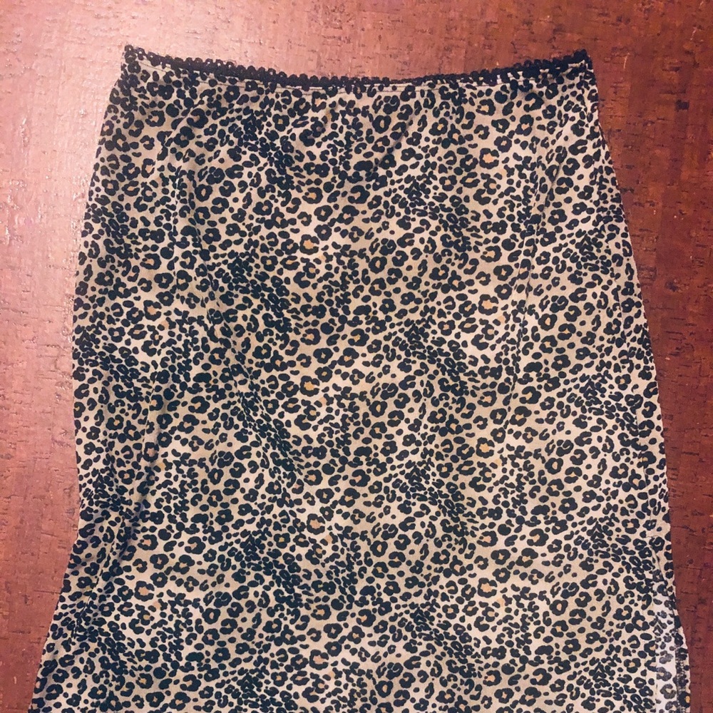 Vintage Slip Skirt Cheetah Print 🐾 w/ side slits